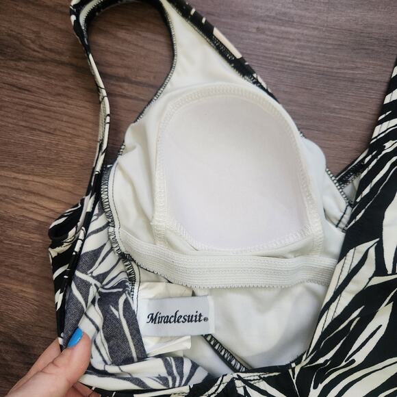 Miraclesuit One Piece‎ Swimsuit 12/14 Beach Vacation Resortwear Poolside Coastal - Picture 3 of 6